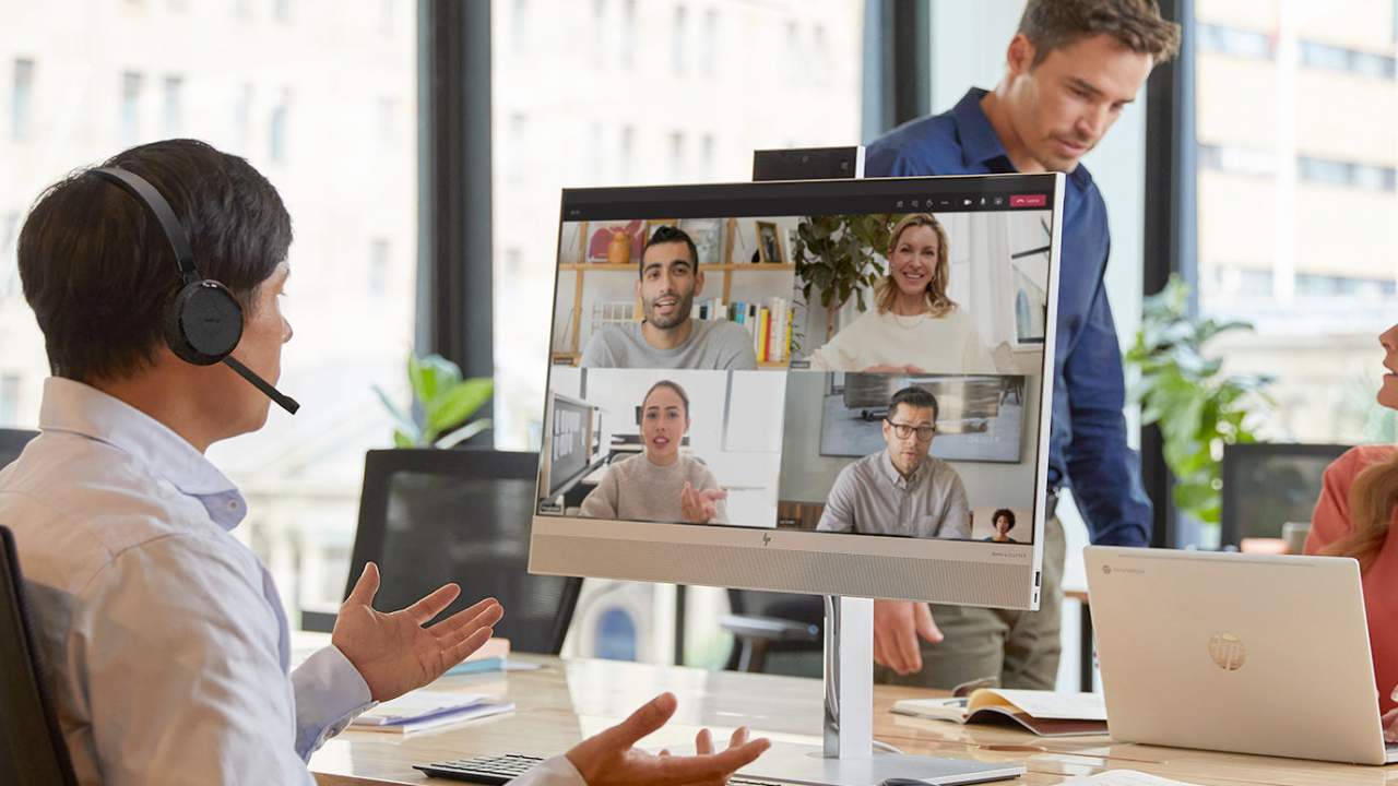 This HP EliteOne 800 G8 AiO has video call talents every PC should steal