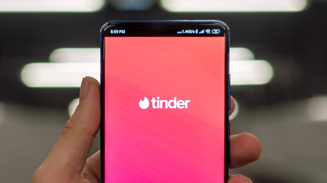 White House taps Tinder and other dating apps to promote COVID-19 vaccine