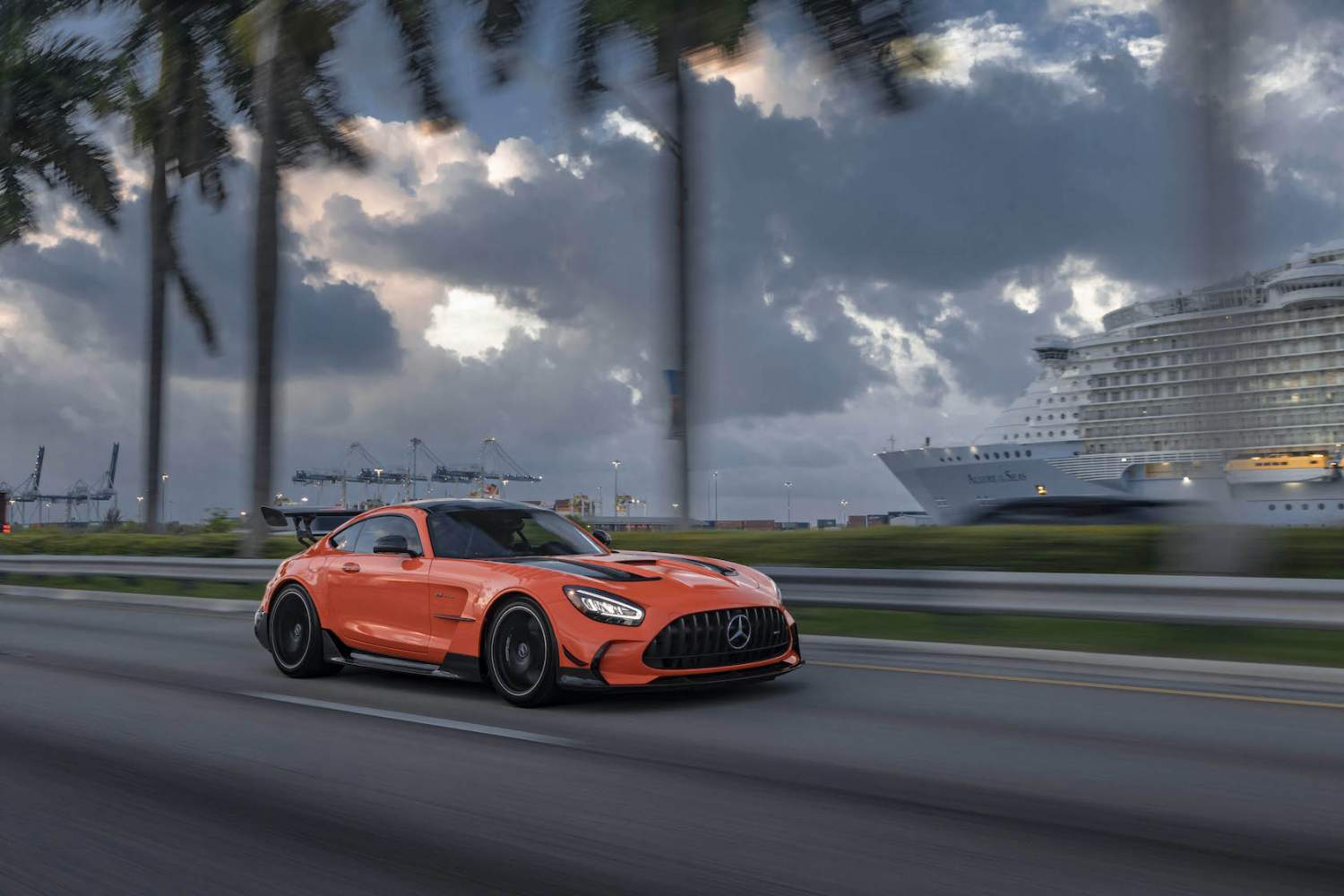 Cigarette 41' Nighthawk AMG Black Series Gallery SlashGear