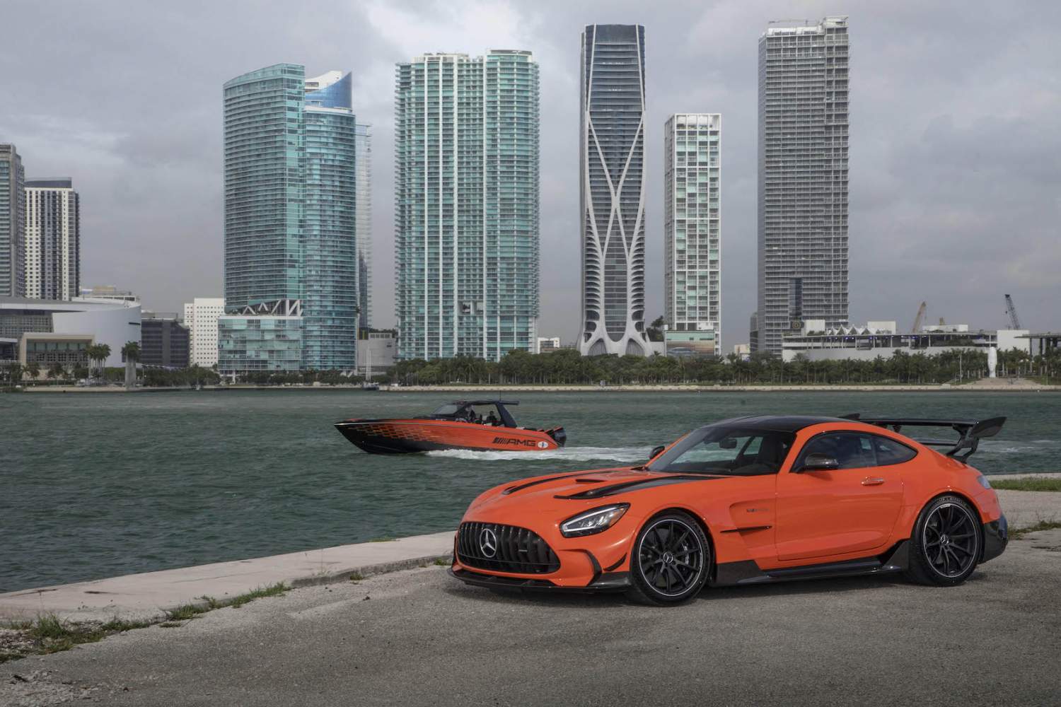 Cigarette 41' Nighthawk AMG Black Series Gallery SlashGear