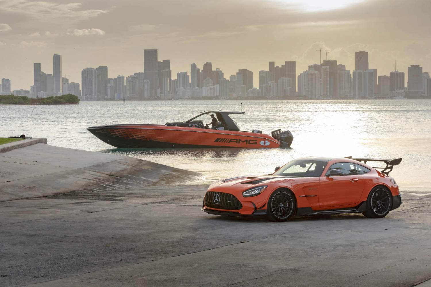 Cigarette 41' Nighthawk AMG Black Series Gallery SlashGear