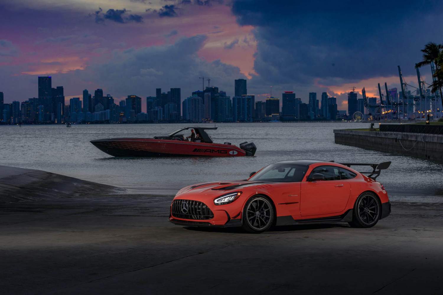 Cigarette 41' Nighthawk AMG Black Series Gallery SlashGear