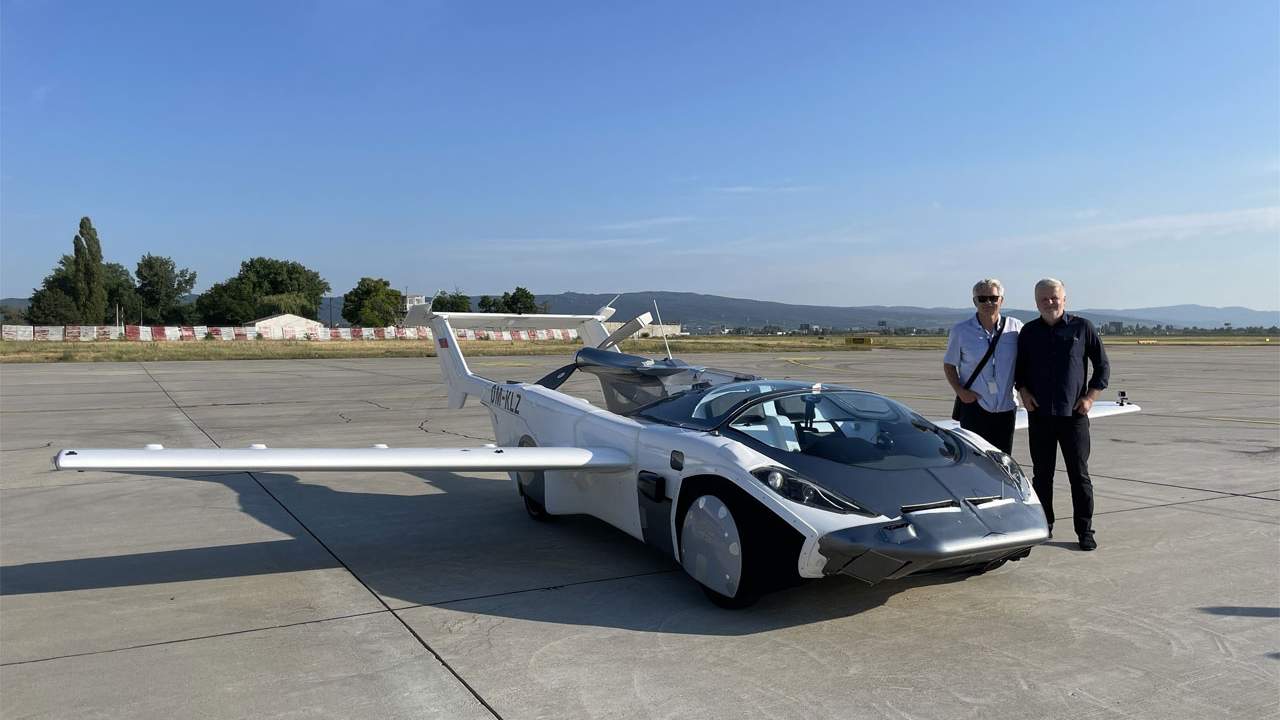 Klein Vision AirCar completes a 35-minute test flight between two cities