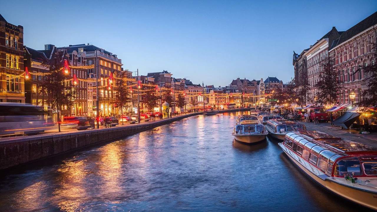Amsterdam is testing autonomous boats on its famous canal system