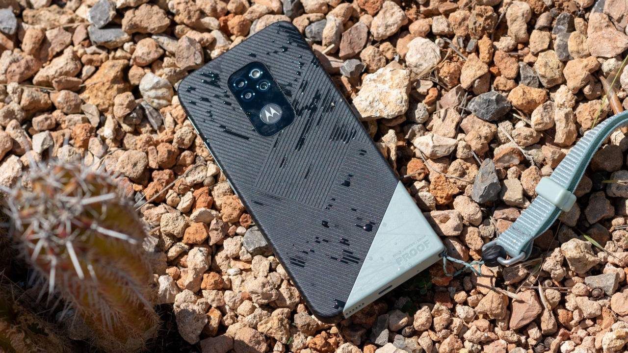 Motorola Defy rugged phone made by Bullitt