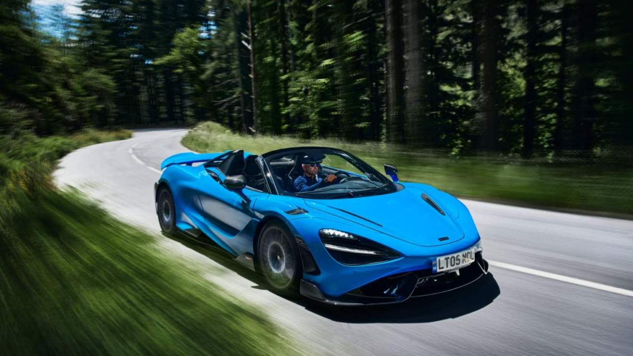 McLaren 765LT Spider cuts the roof and spits fire