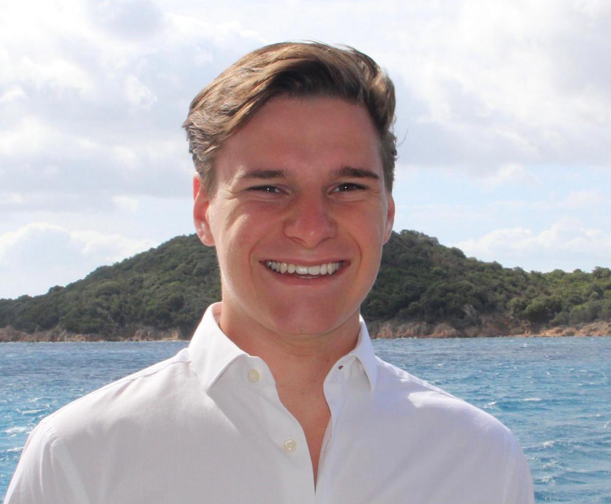 Blue Origin S 28m Space Auction Winner Took A Raincheck So This 18yo Goes Instead Slashgear