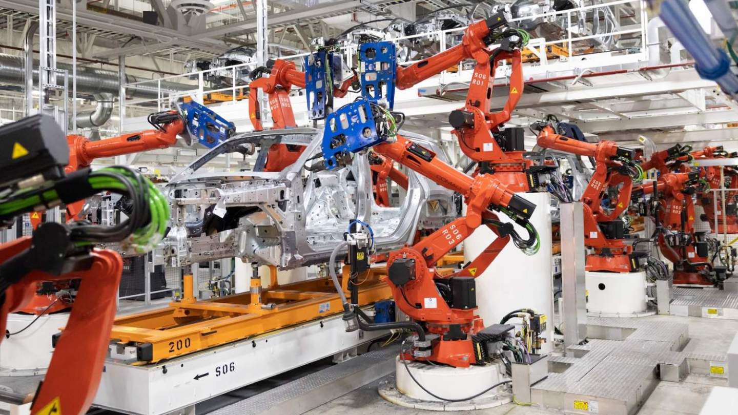 slashgear.com - Chris Davies - Alphabet's Intrinsic breaks cover to teach old robots new tricks