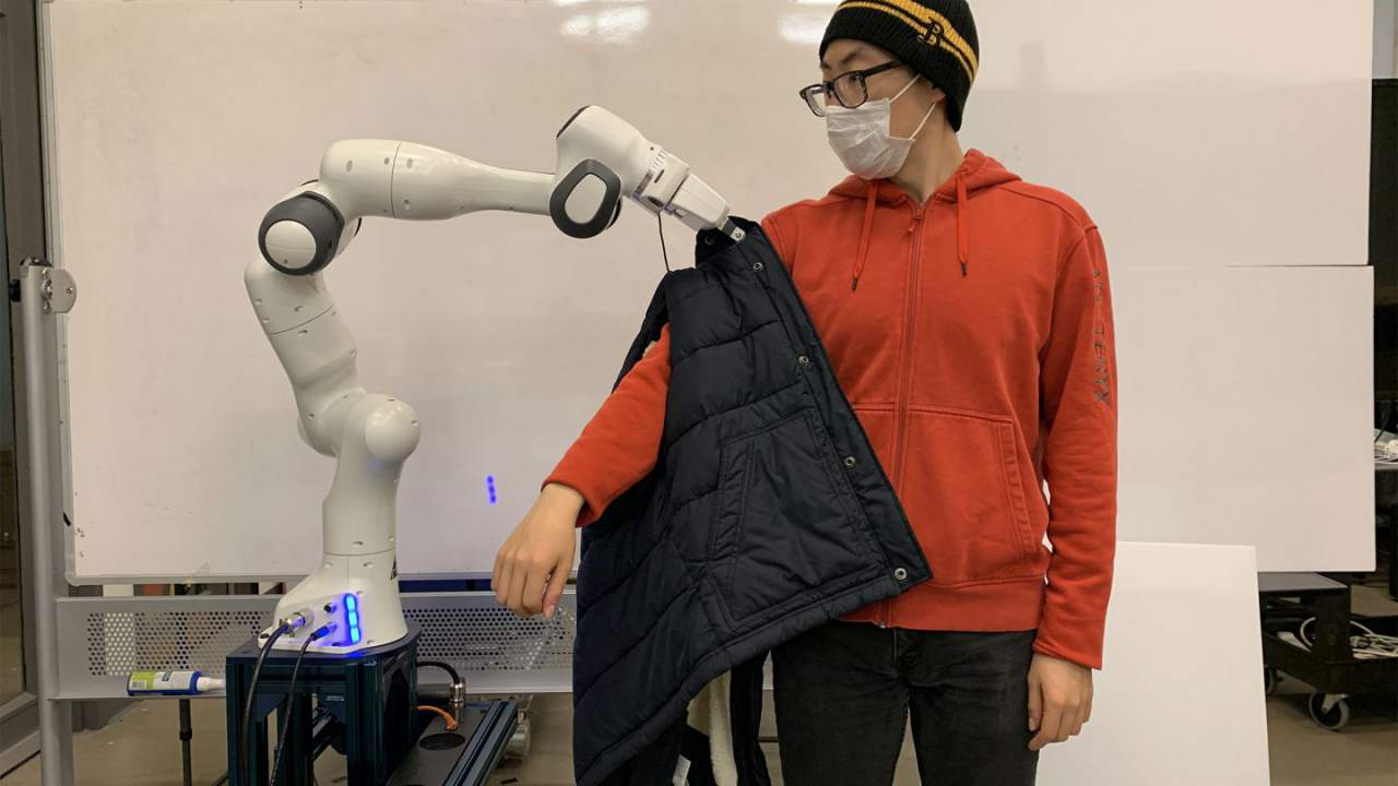 https://www.slashgear.com/wp-content/uploads/2021/07/robot-dress-helps-1280x720.jpg