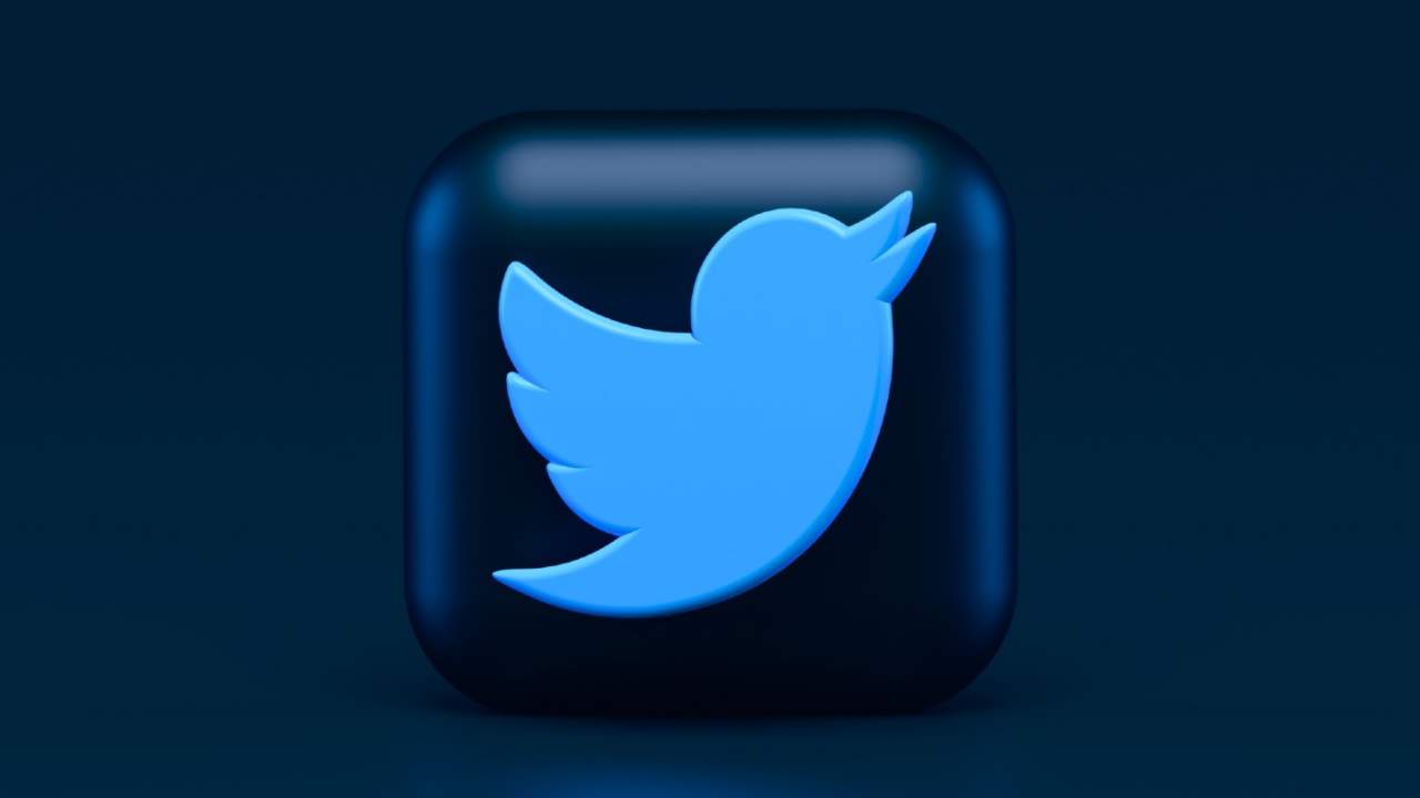 Analysis of 100 million tweets finds sources behind early pandemic fake news