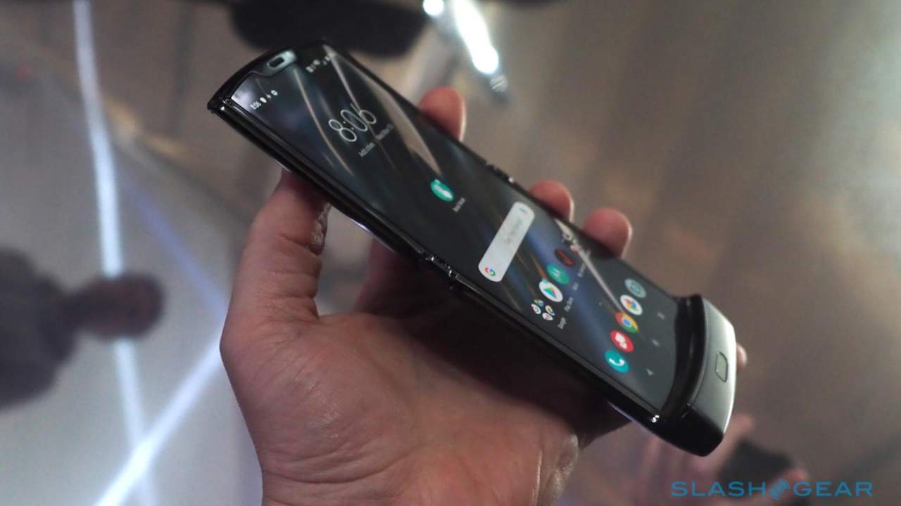 Motorola Razr foldable phone finally gets Android 11 - SlashGear