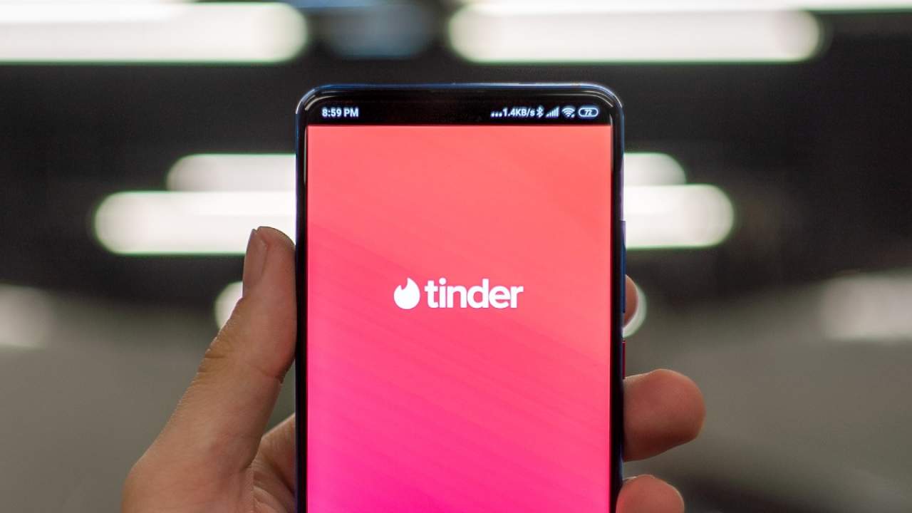 Tinder’s ID verification feature will soon target catfishing globally