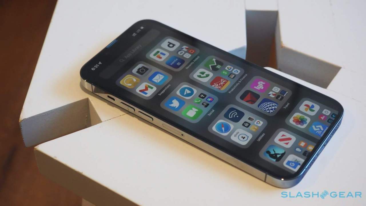 iPhone 13 Pro 120Hz ProMotion display takes scrolling speed into account