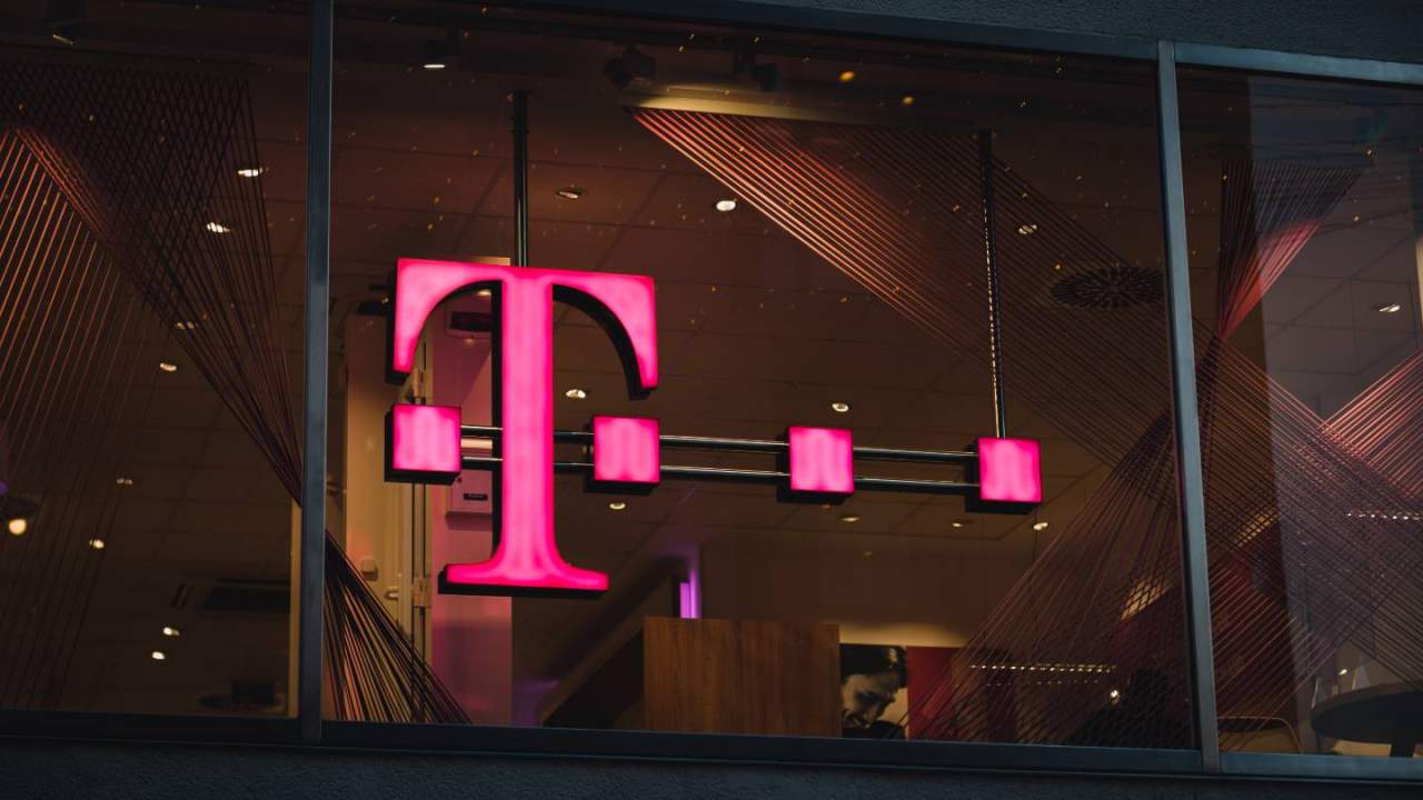 T-Mobile will pay off your expensive smartphone contract if you switch