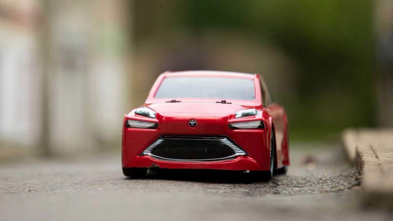 Toyota Mirai RC car draws power from a mini hydrogen fuel cell