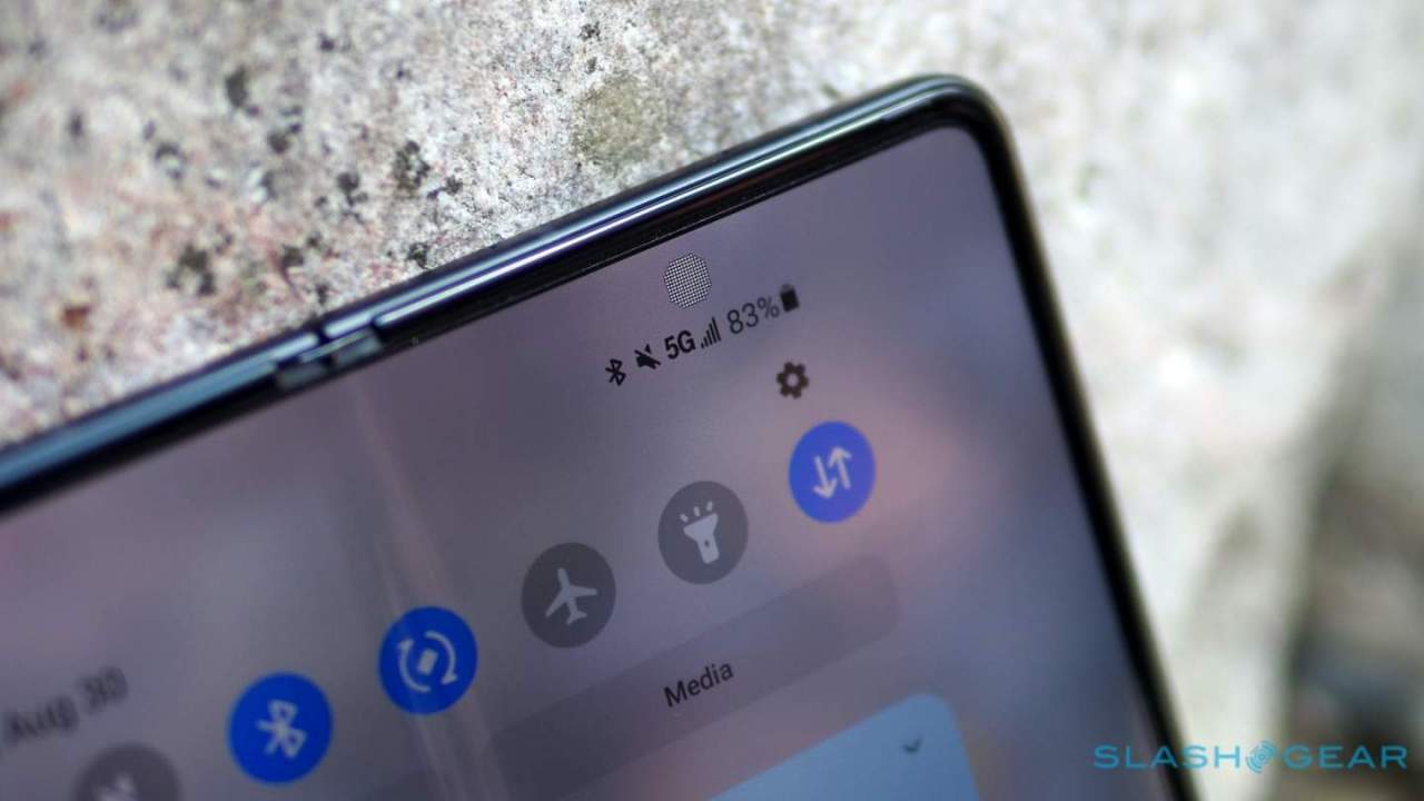 Galaxy Z Fold 4 and Z Flip 4 camera rumors might cause worries