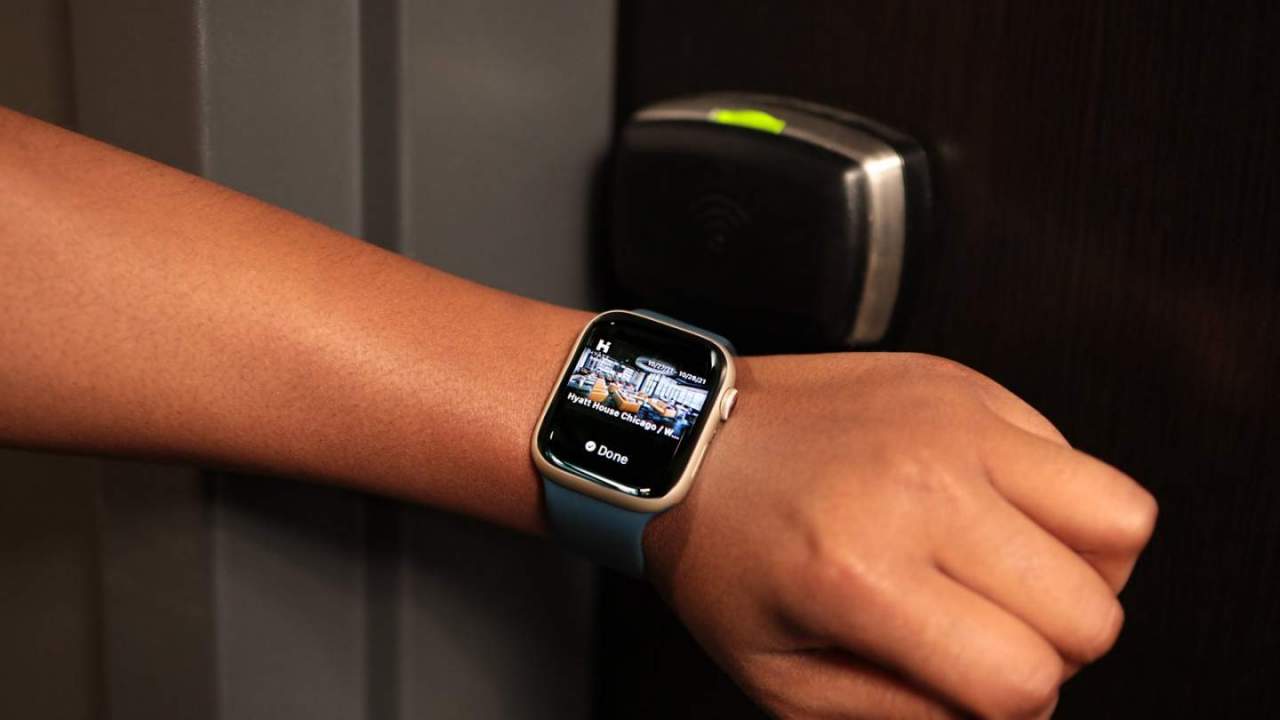 Apple Watch unlocking door