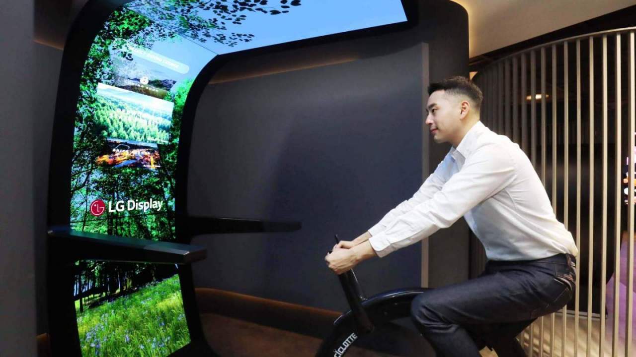 LG's Virtual Ride display in use