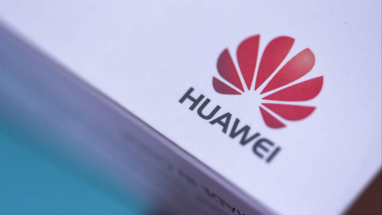 Huawei Mate V foldable clamshell imminent release tipped with unique feature