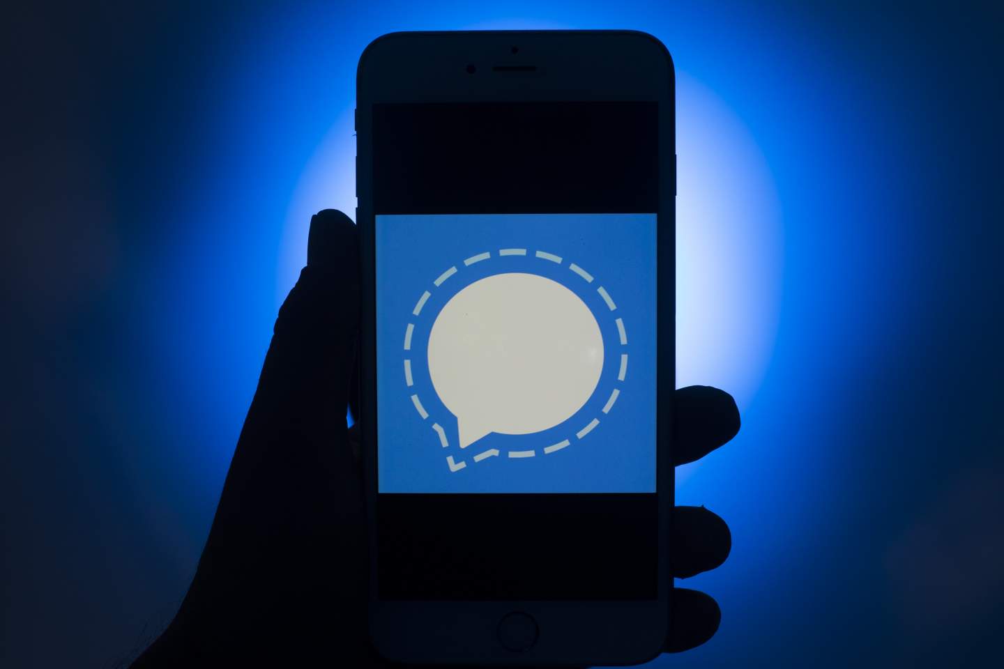 Phone with the Signal logo