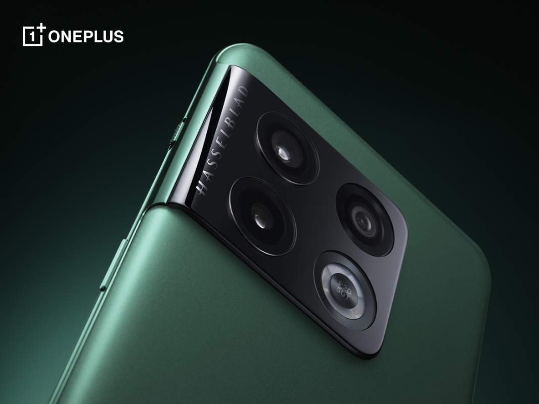 OnePlus 10 Pro in green