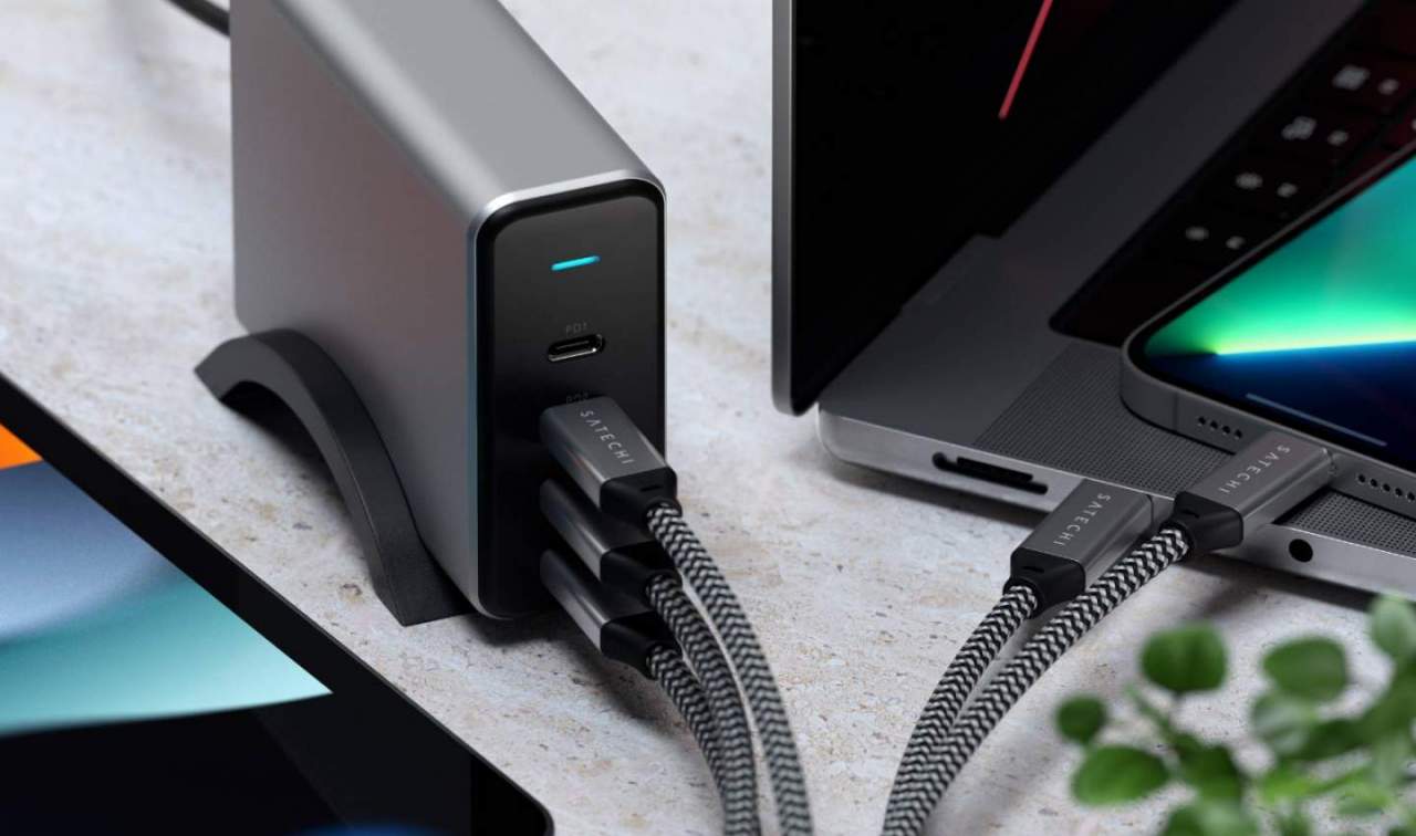 Satechi with three USB cords